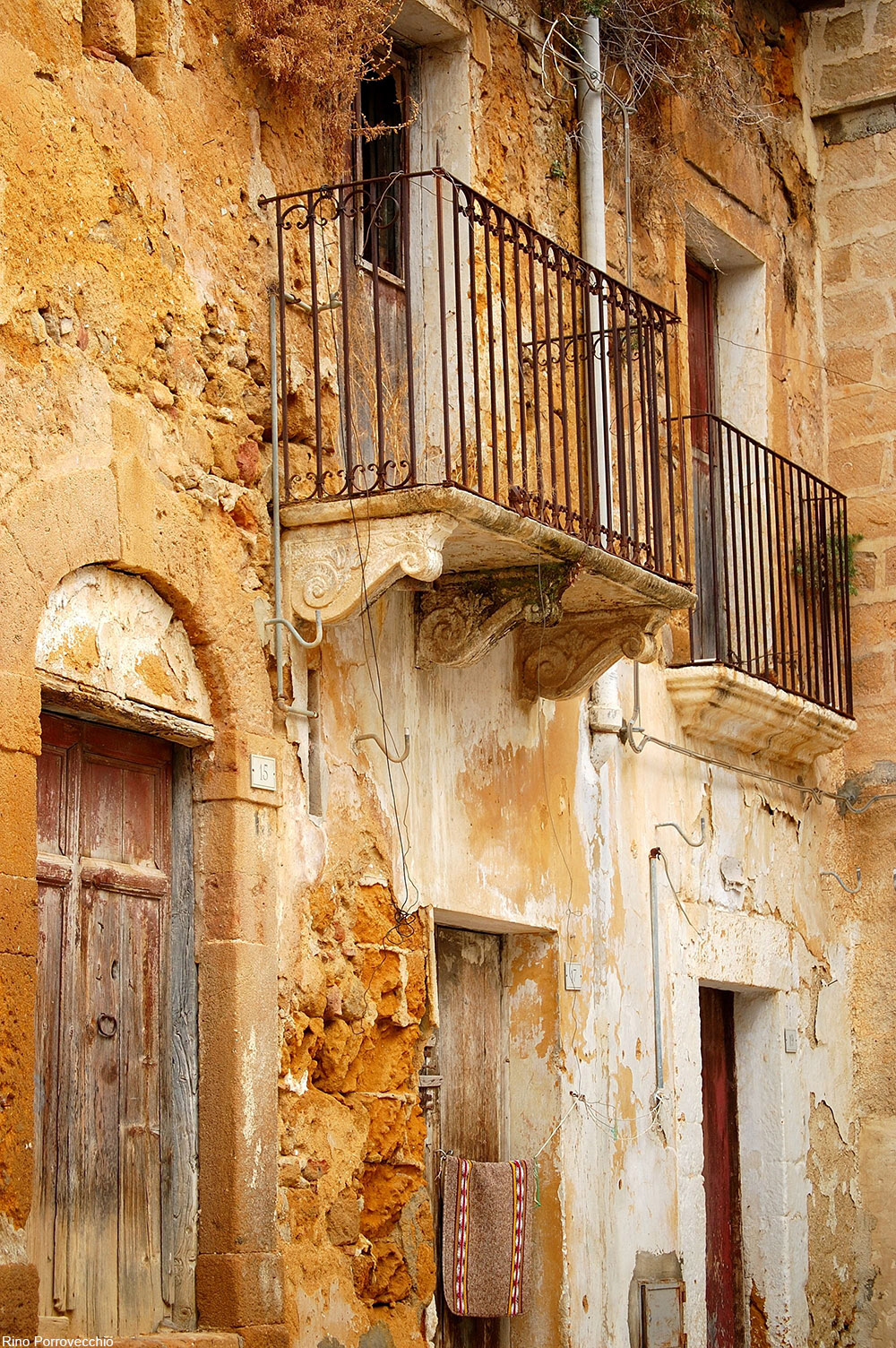 decrepit building in Sambuca, Sicily, Italy