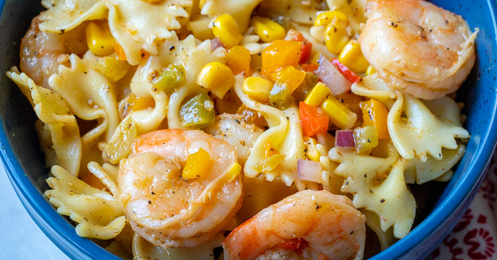 Close up of shrimp fajita salad in a bowl