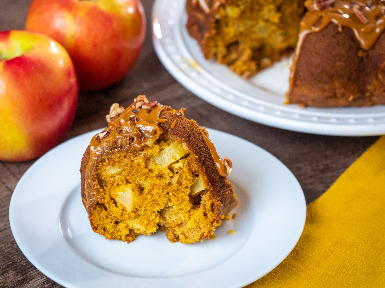 Pumpkin apple bundt cake