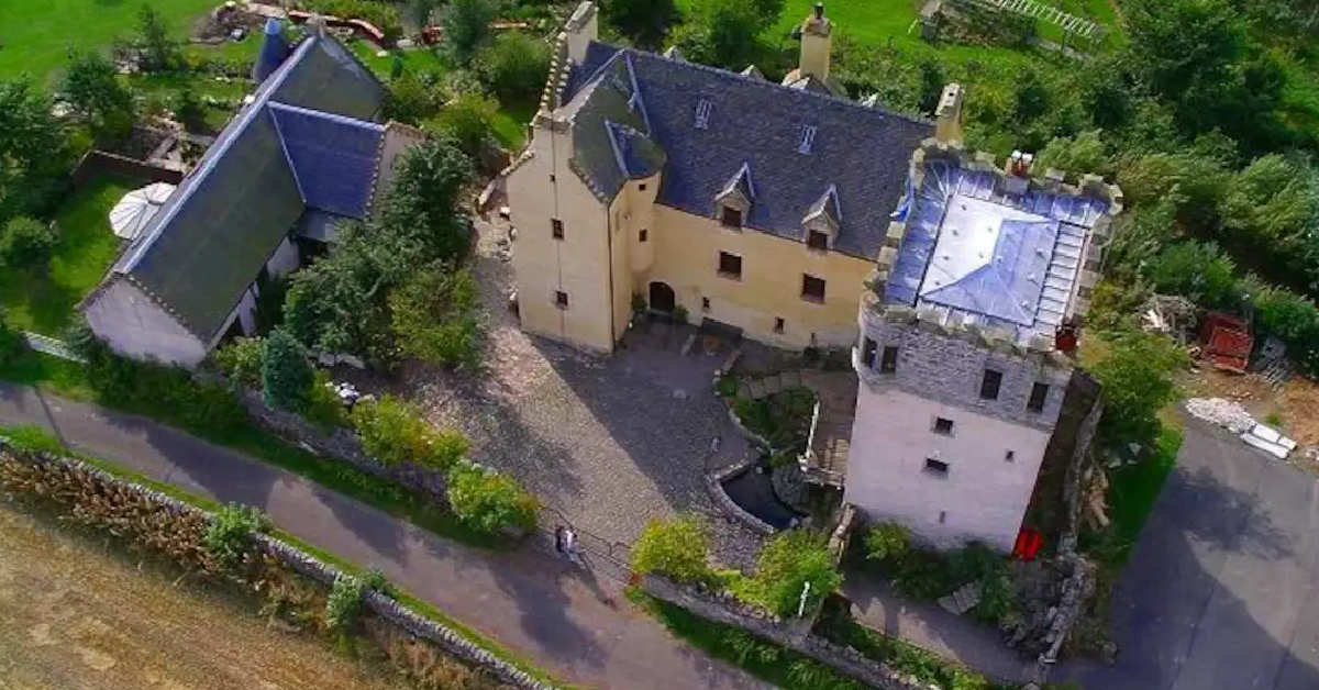 Plane Castle