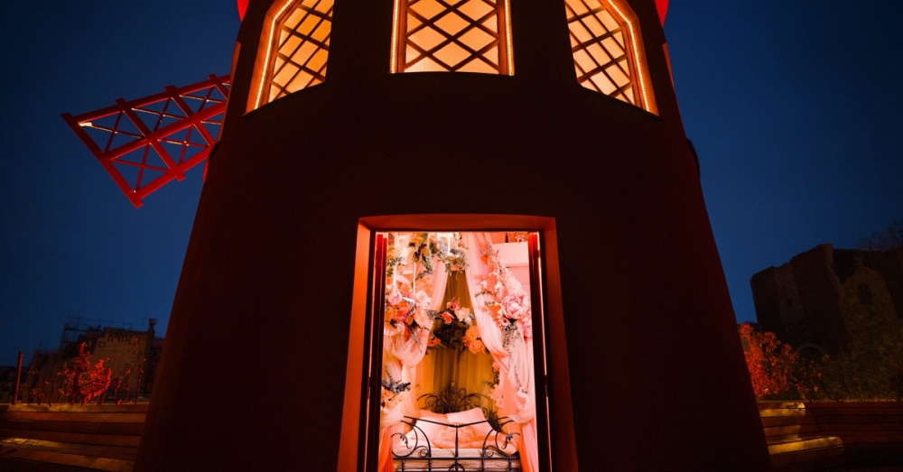 Moulin Rouge airbnb