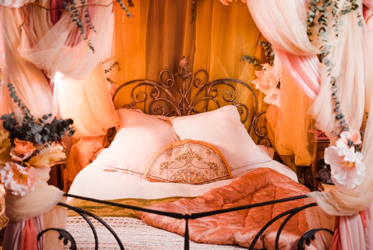 Moulin Rouge airbnb