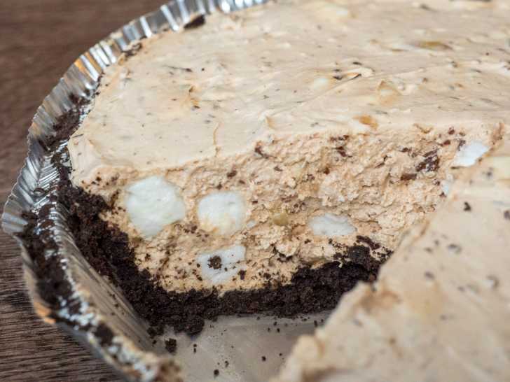 No-Bake-Rocky-Road-Cheesecake-Horizontal-6-728x546
