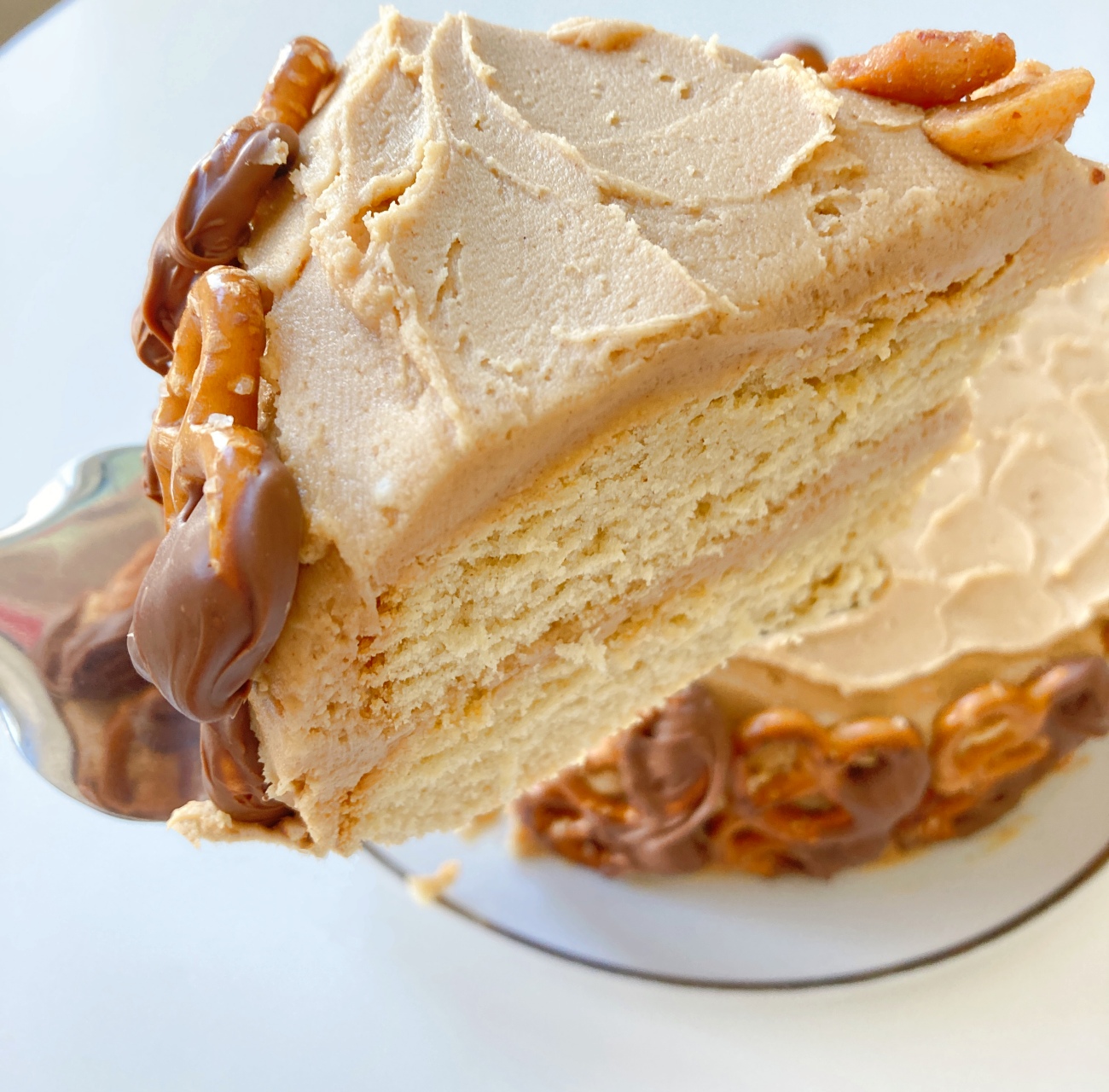 Peanut Butter Pretzel Cake