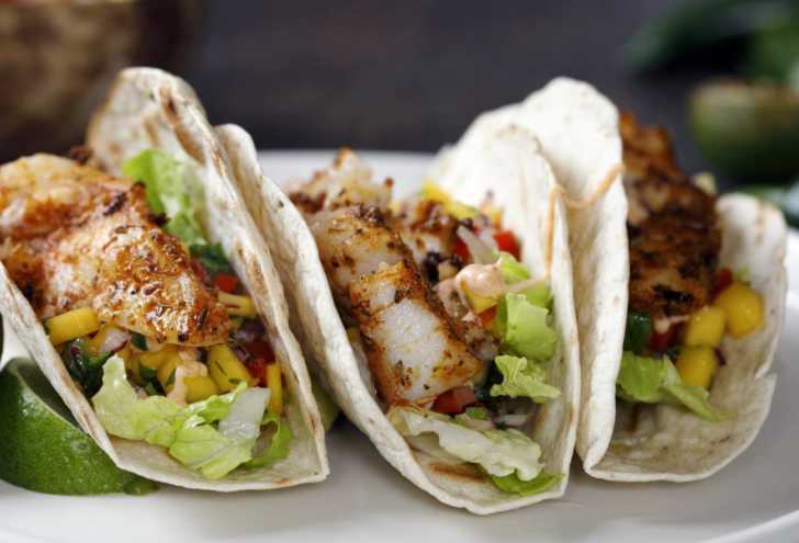 Fish tacos with mango salsa
