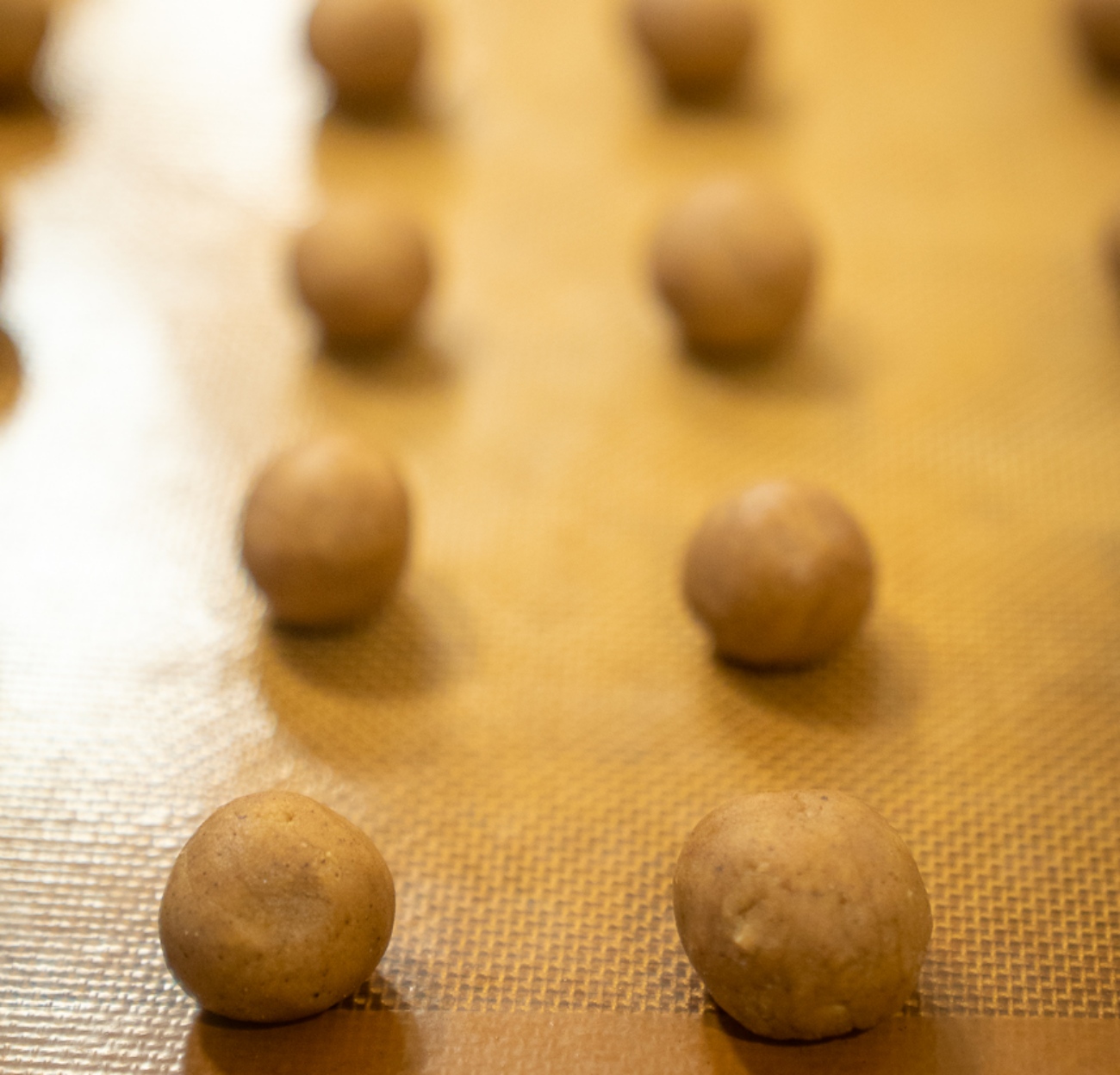 <img src="https://12tomatoes.com/wp-content/uploads/sites/2/2022/11/Pfeffernüsse-Cookies-Vertical-12.jpg" alt="Pfeffernüse Cookies" width="868" height="1300" class="alignnone size-full wp-image-243121" />