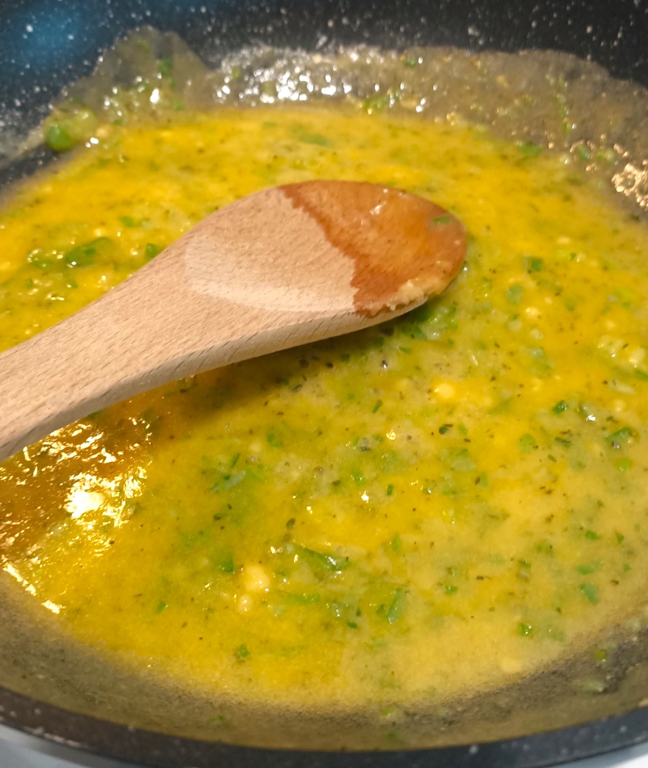 Easy Chicken Gravy Vertical 3