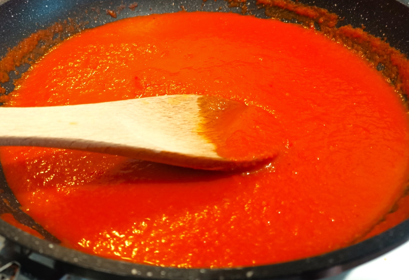 Easy Enchilada Sauce Horizontal 1