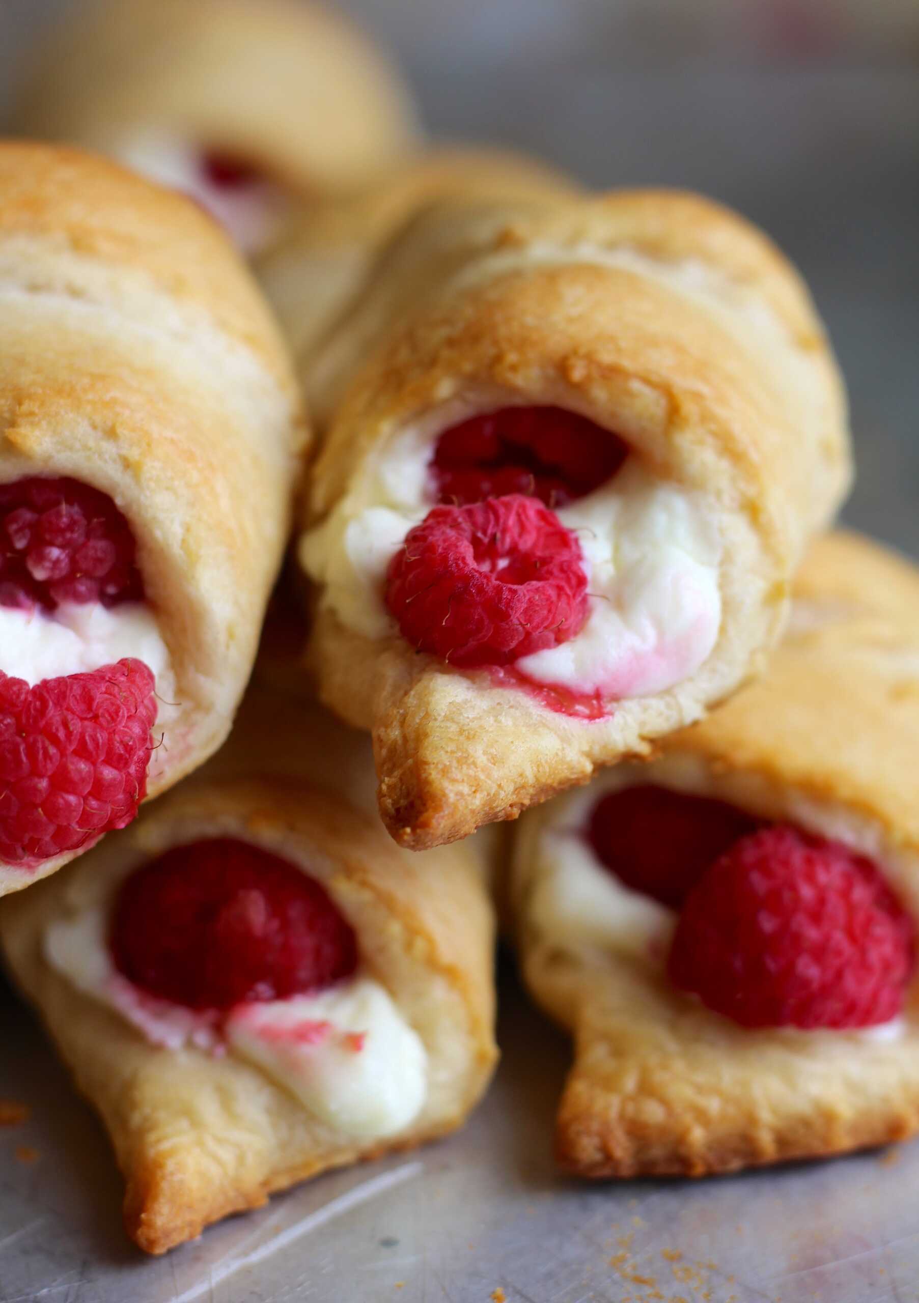 raspberry cheesecake rolls 6-min