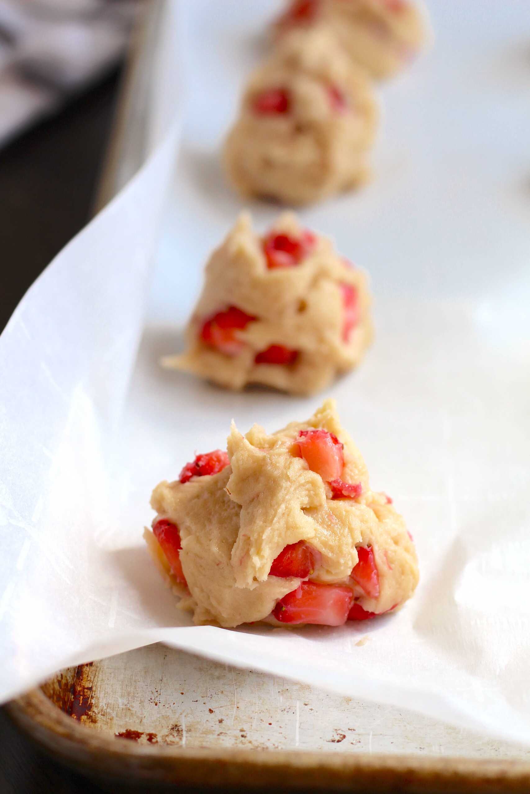 Fresh strawberry cookies 2-min