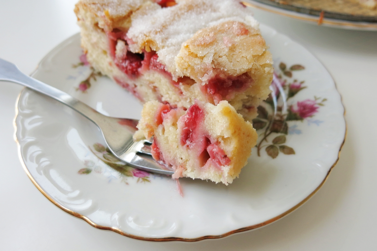 French Strawberry Cake