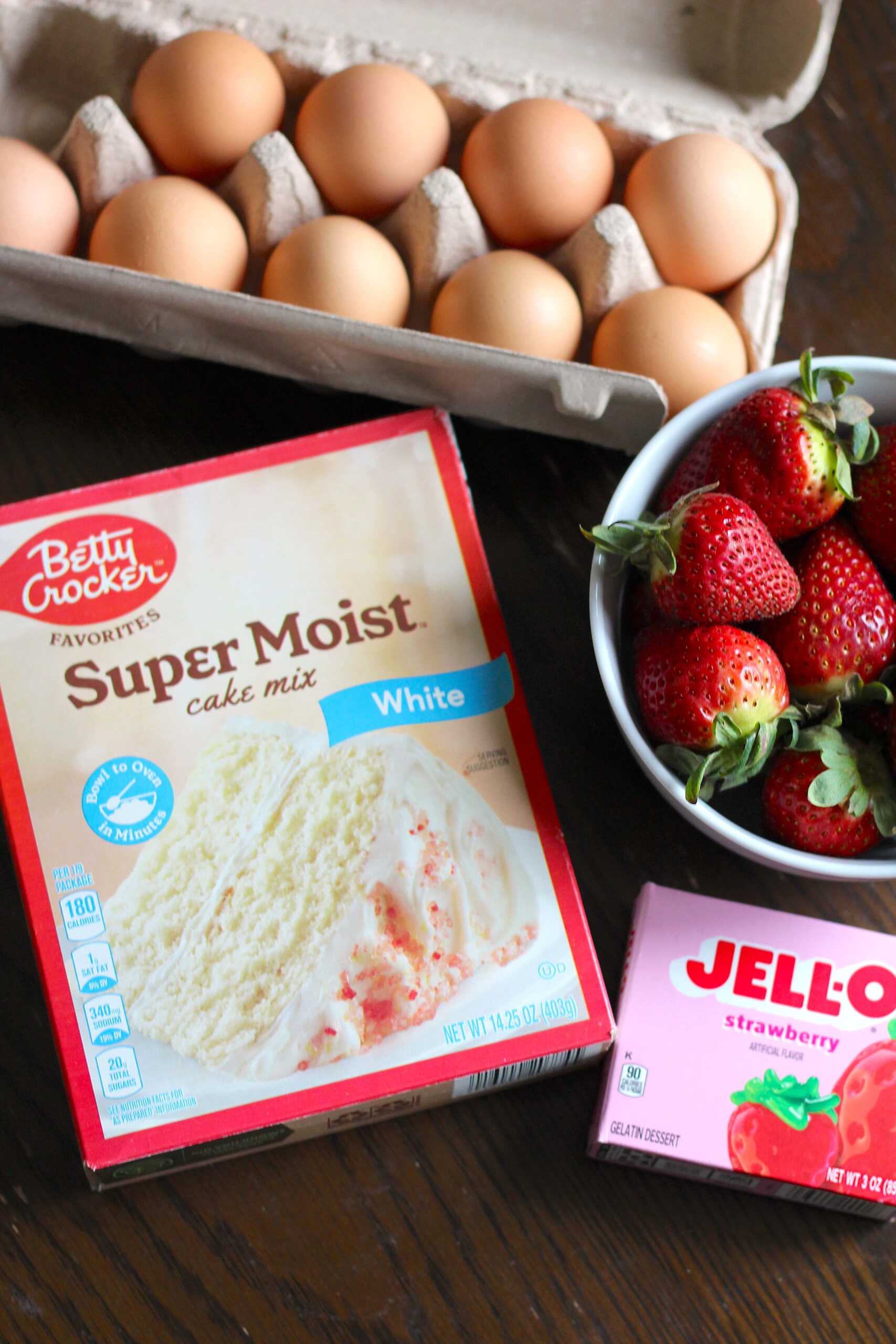Double Strawberry Cake 1-min