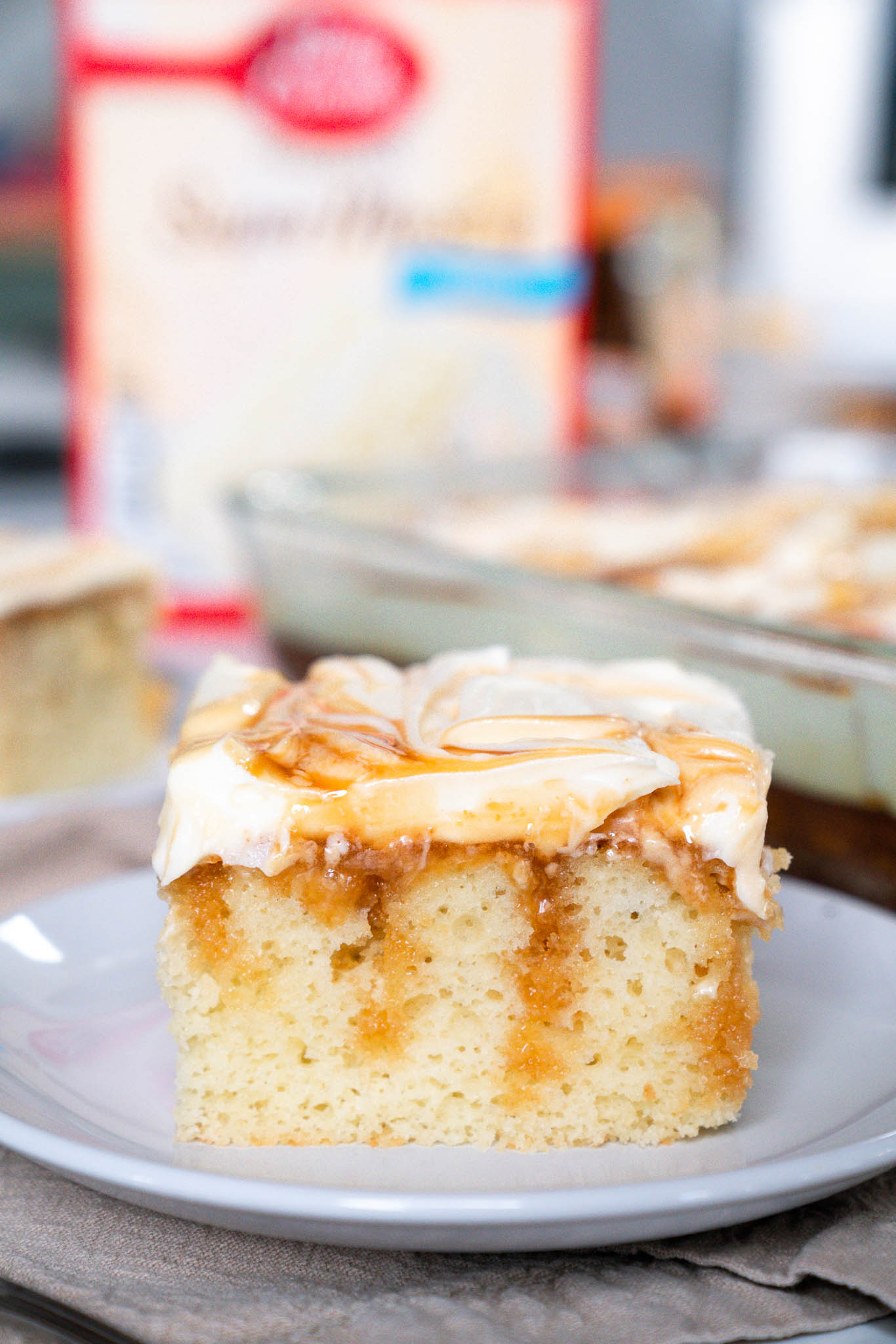 Caramel Poke Cake Vert-09