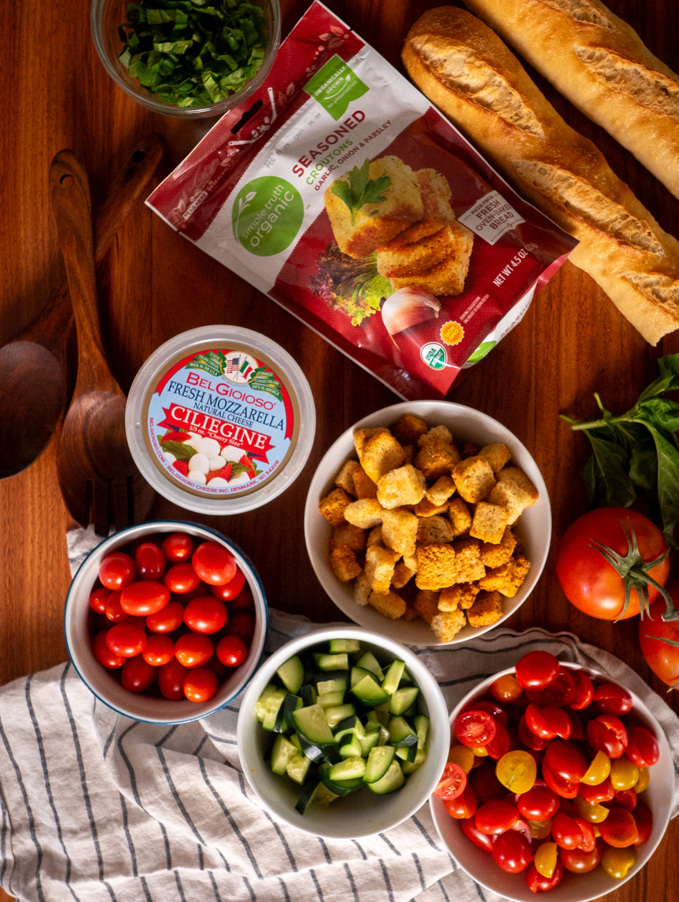 Crouton Salad Vertical 18