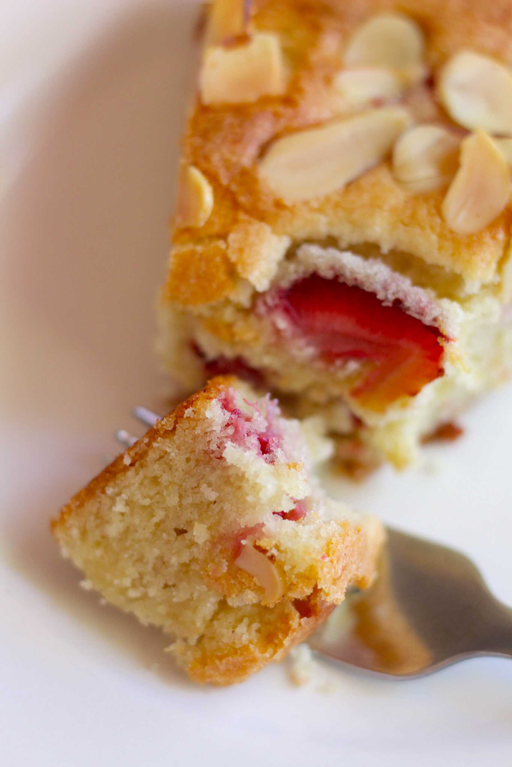 Strawberry Almond Cake 11-min