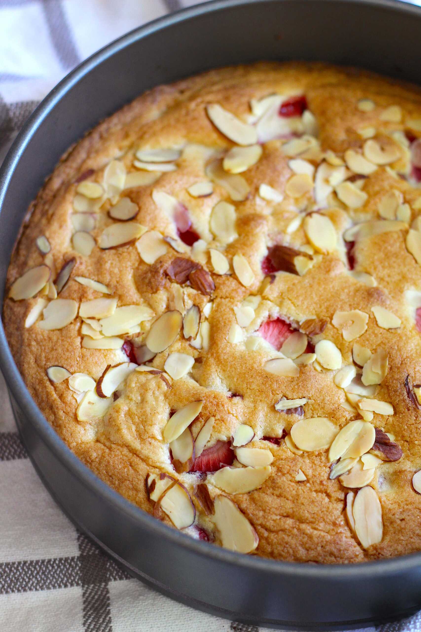 Strawberry Almond Cake 5-min