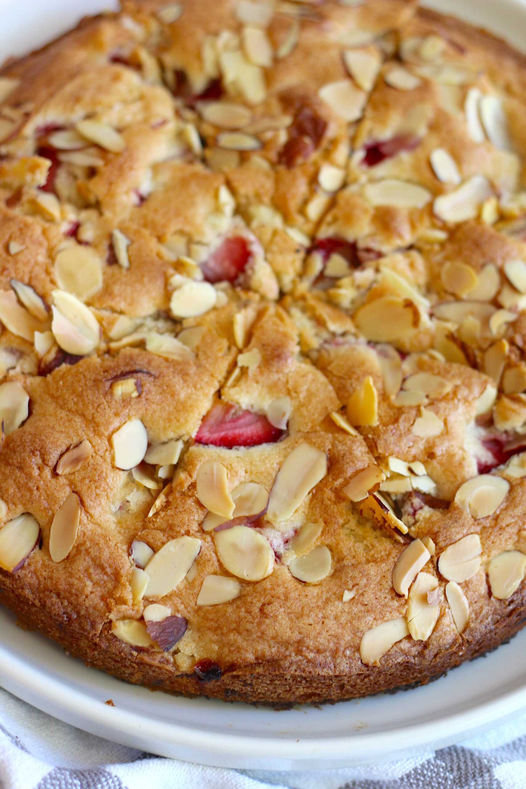 Strawberry Almond Cake 8-min