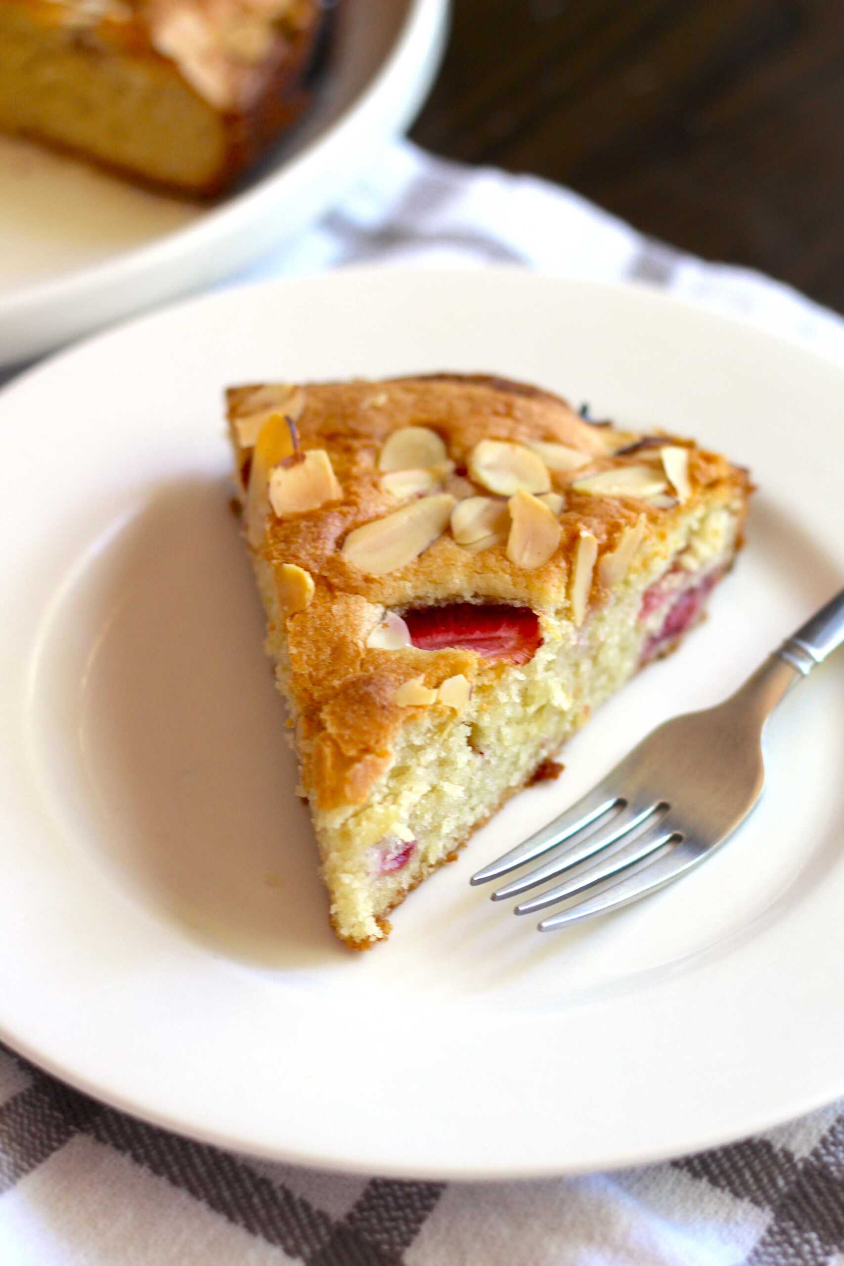 Strawberry Almond Cake 9-min