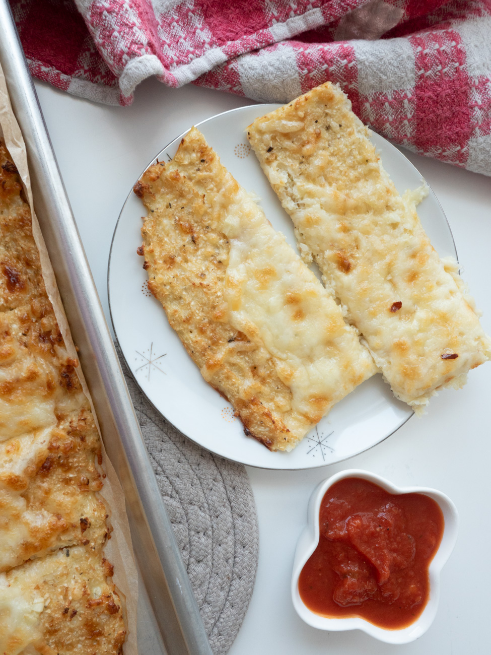 Cheesy Cauliflower Garlic Bread