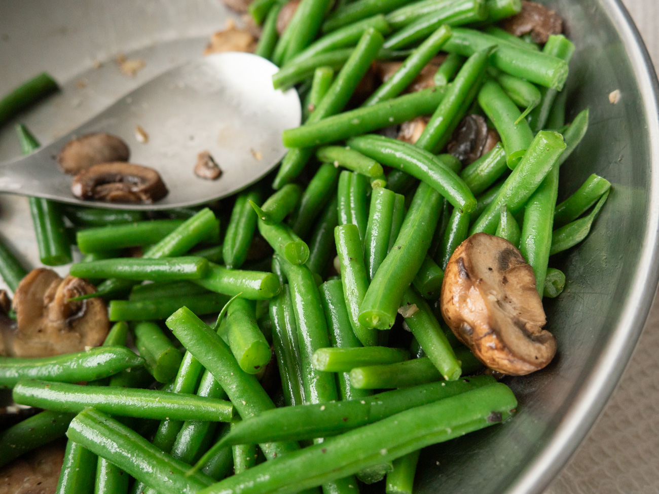 Sautéed Green Beans with Mushrooms