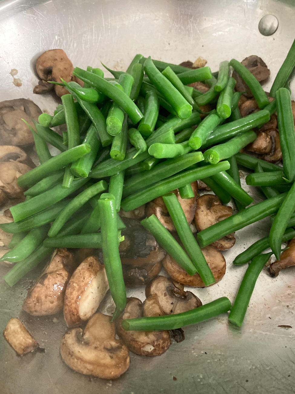 Sautéed Green Beans with Mushrooms